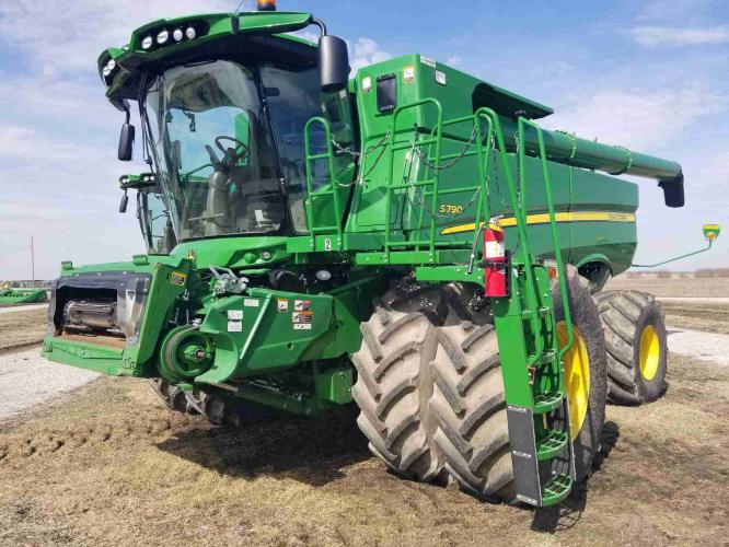John Deere S790