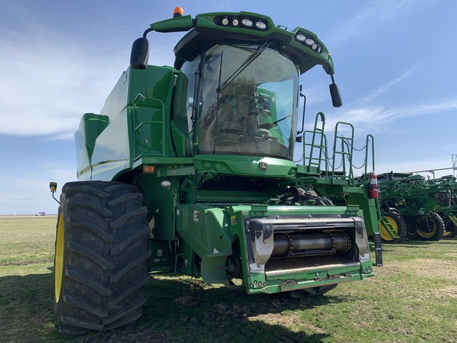 John Deere S670