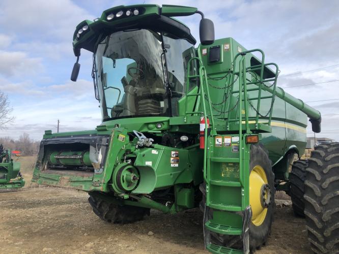 John Deere S690