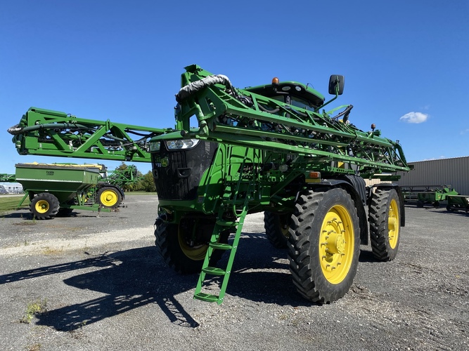 John Deere R4045