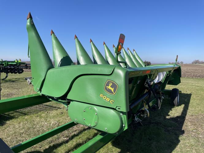 John Deere 608C