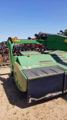John Deere 735