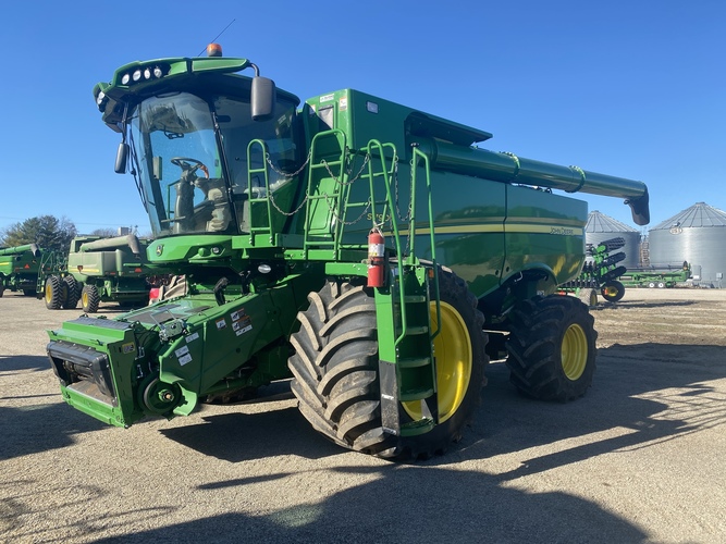 John Deere S790