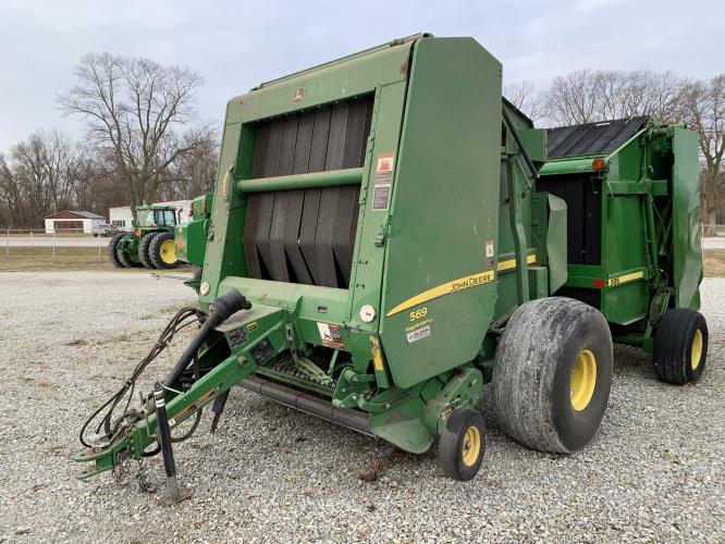 John Deere 569