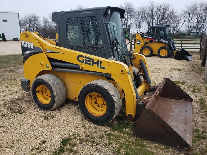 Gehl R260