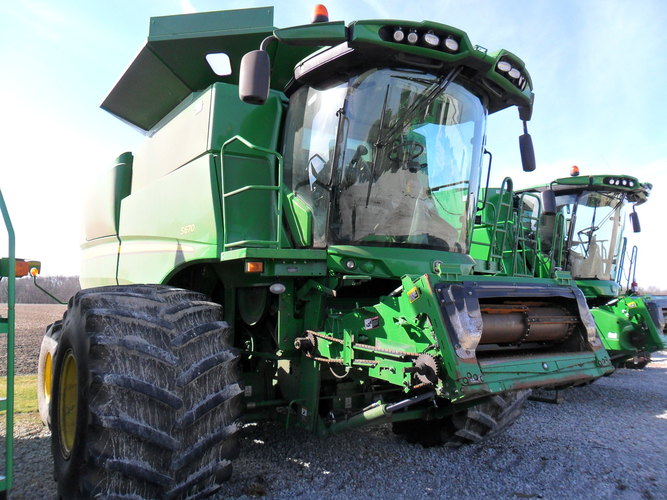 John Deere S670
