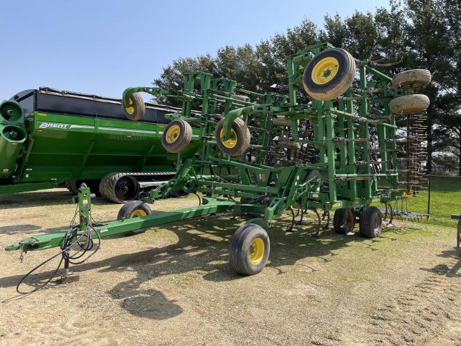 John Deere 2210