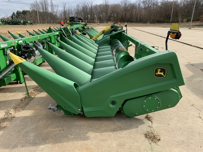 John Deere C8R