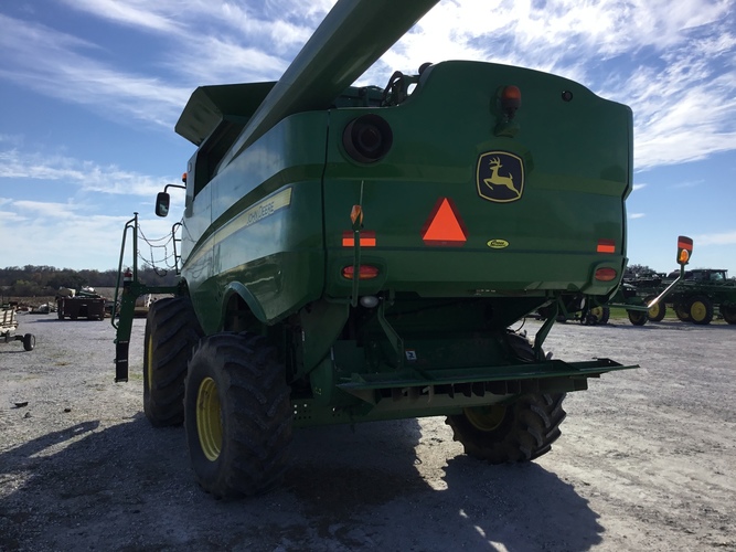 John Deere S660