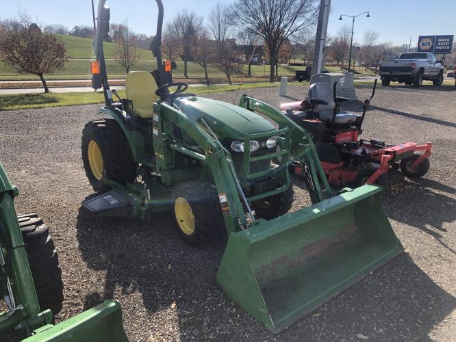 John Deere 2032R