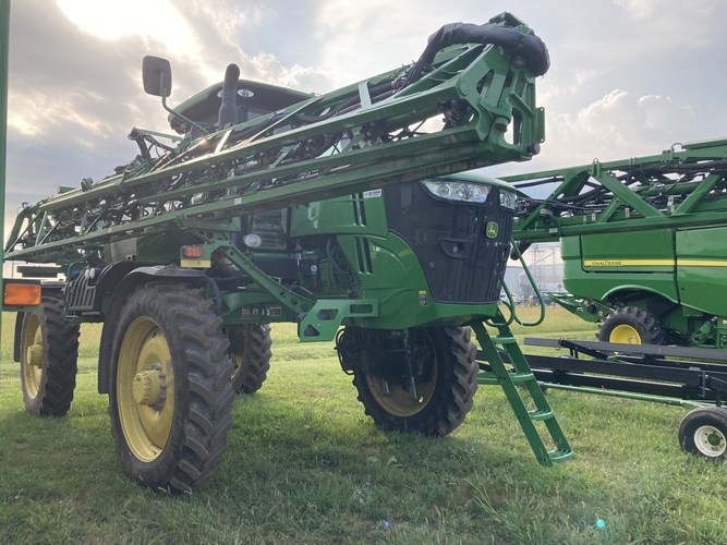 John Deere R4038