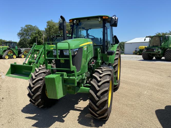John Deere 6135E