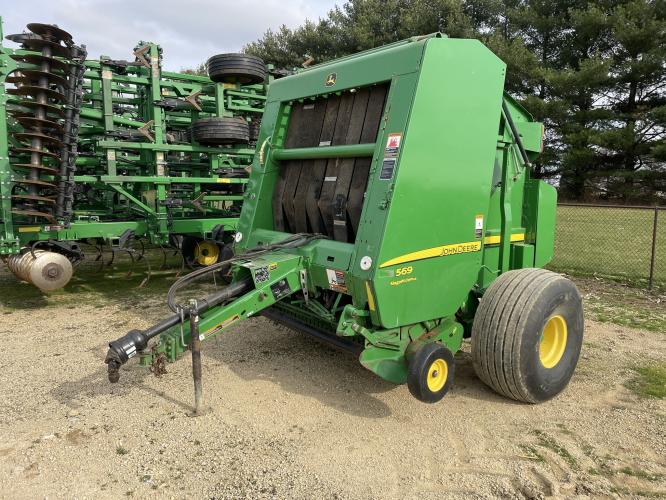 John Deere 569