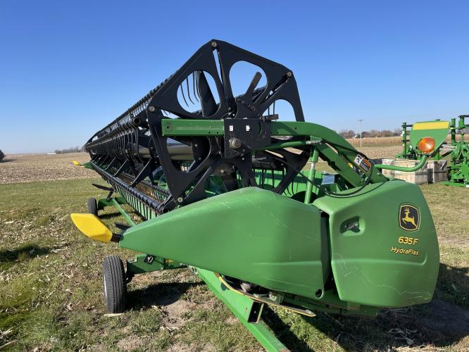 John Deere 635F