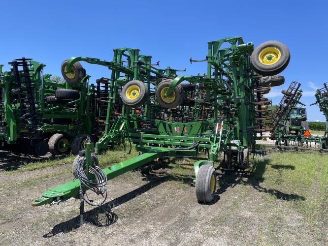 John Deere 2210