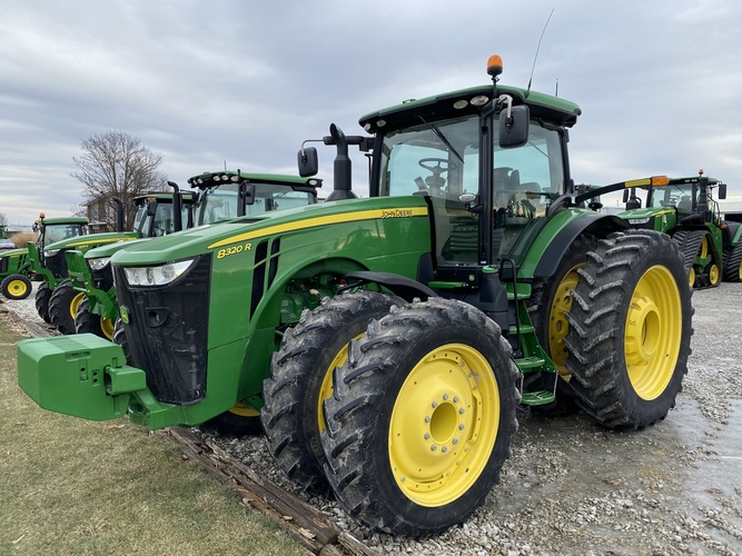 John Deere 8320R