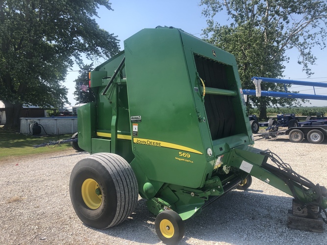 John Deere 569