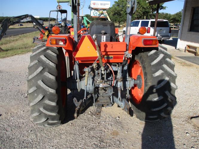 KUBOTA M5700