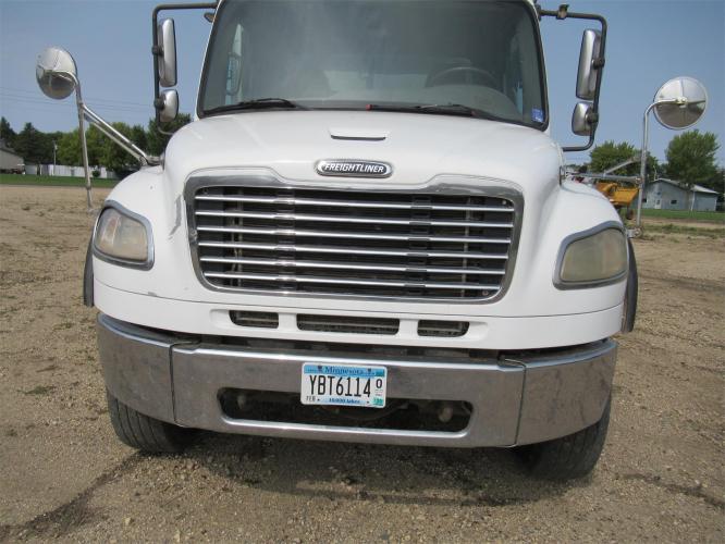 FREIGHTLINER BUSINESS CLASS M2 112