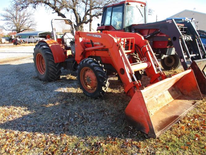 KUBOTA M9000