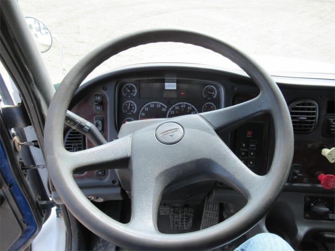 FREIGHTLINER BUSINESS CLASS M2 112