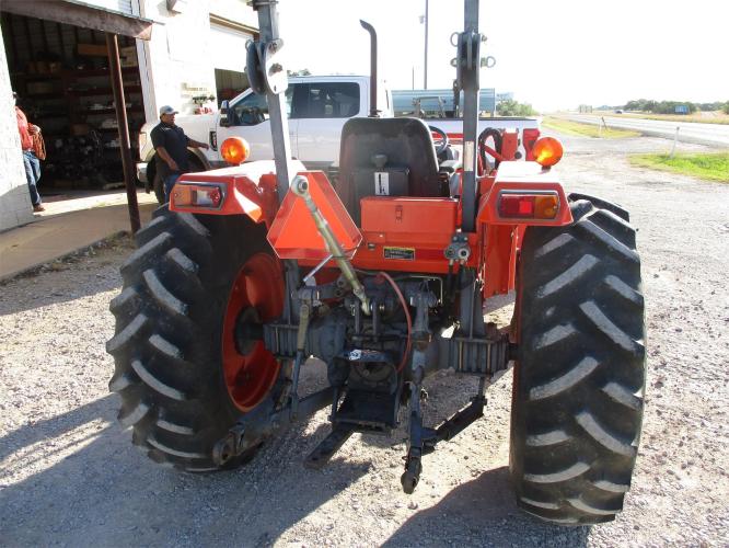 KUBOTA M5700