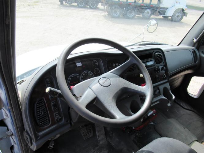 FREIGHTLINER BUSINESS CLASS M2 112