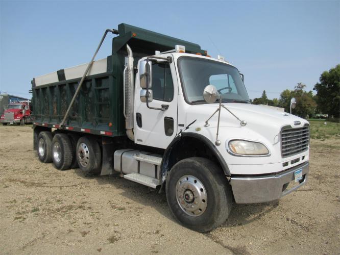 FREIGHTLINER BUSINESS CLASS M2 112