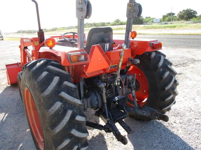 KUBOTA M5700