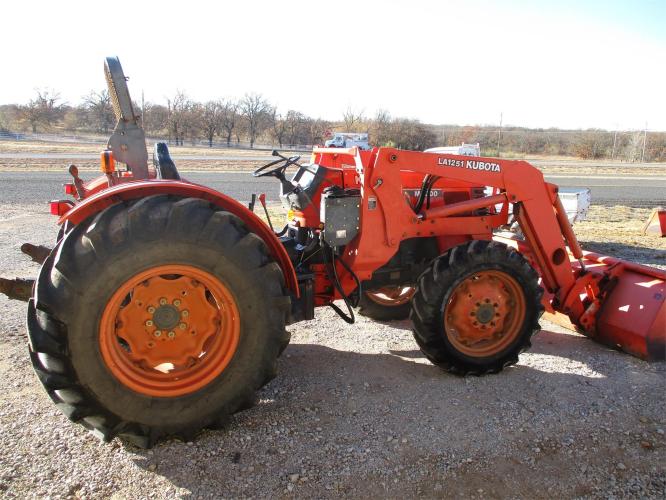 KUBOTA M9000