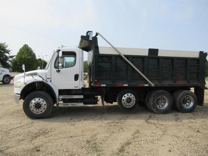 FREIGHTLINER BUSINESS CLASS M2 112