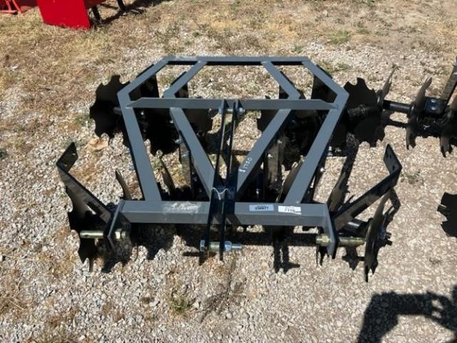 TITAN IMPLEMENT 7116
