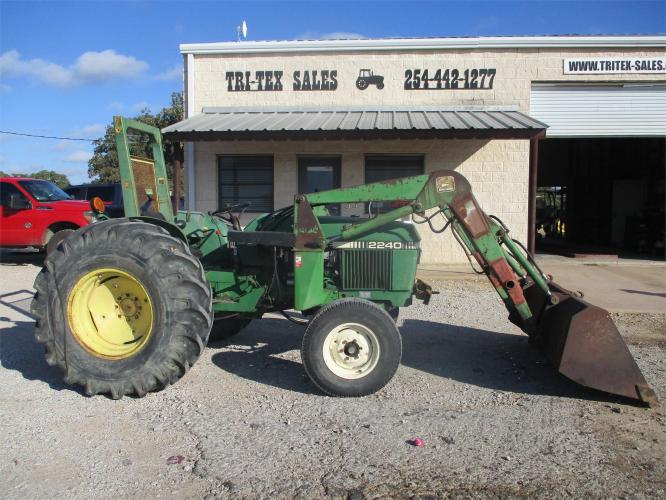 JOHN DEERE 2240