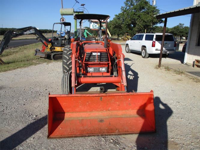 KUBOTA M5700