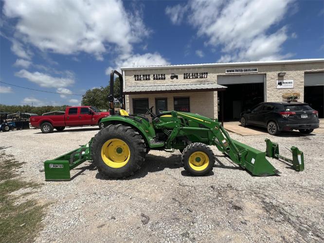 JOHN DEERE 4044M